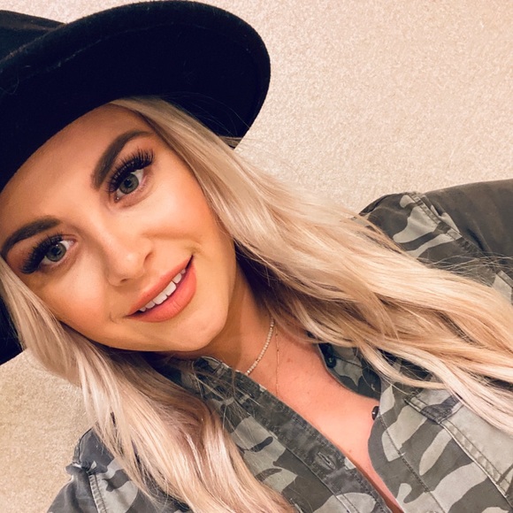 Meet your Posher, Ashley - Picture 1 of 1